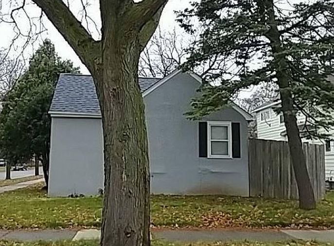 2nd image of 1501 Newton Ave N