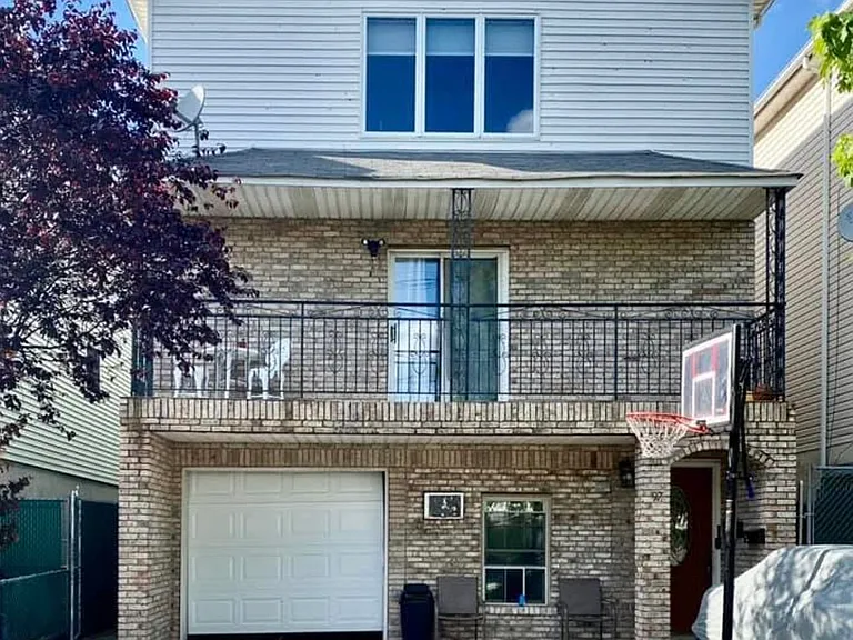 97 Oak St #2 — Photo 1