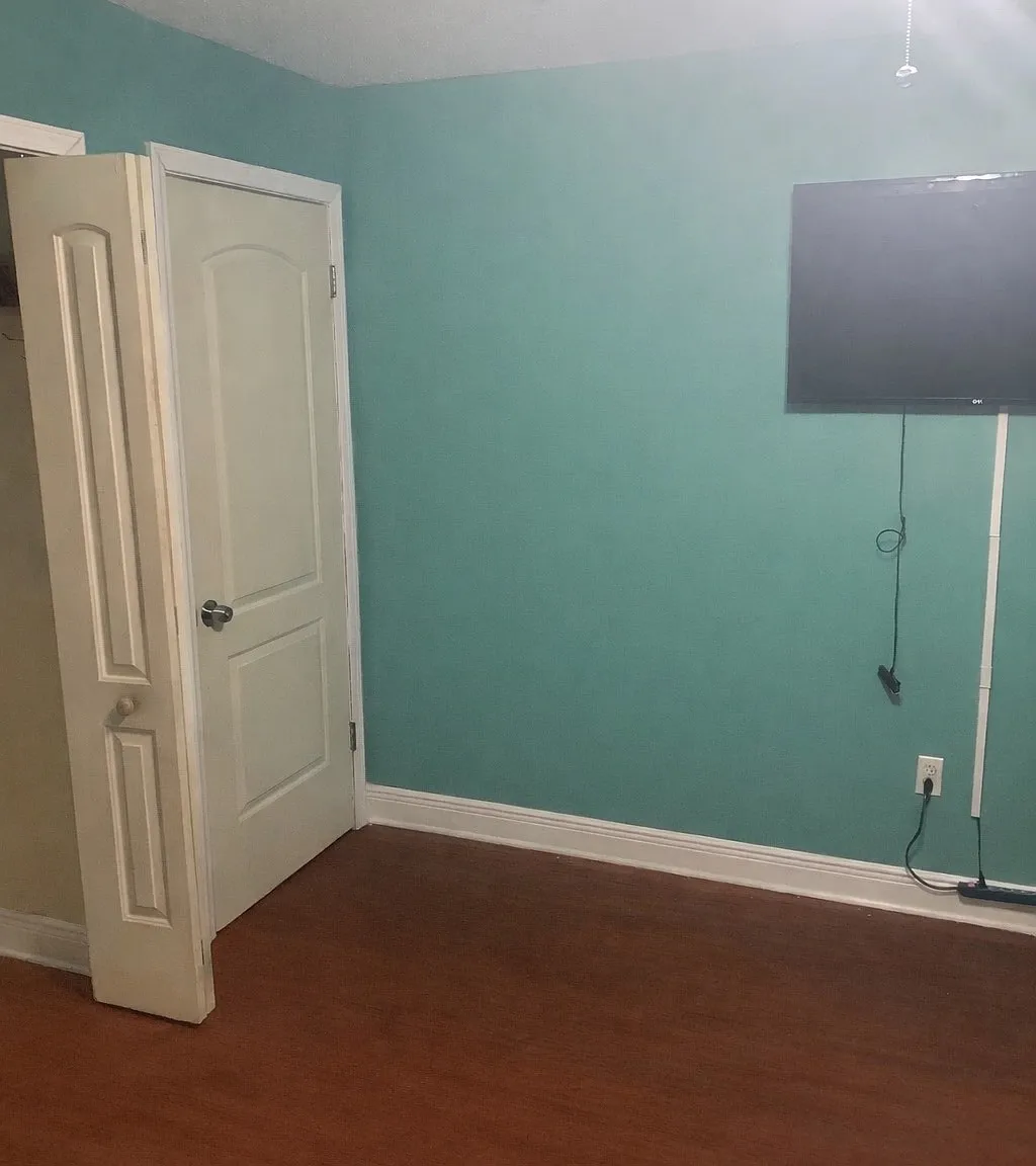 5 bed, 2112 sqft, $750 — Photo 2