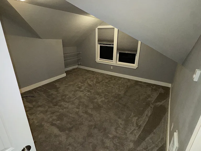 923 Military Rd E — Photo 8