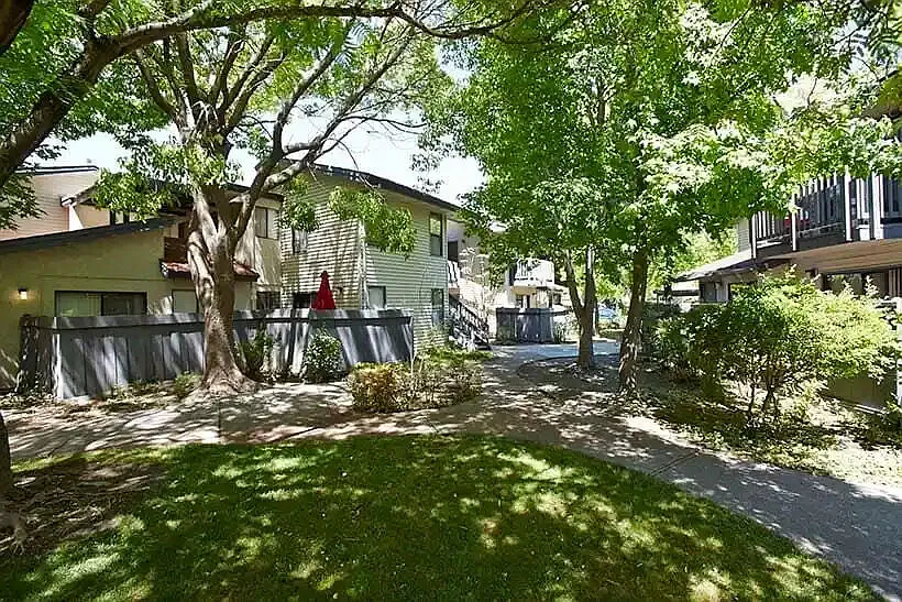 Villa Creek Apartments — Photo 2