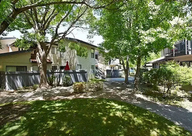 Villa Creek Apartments — Photo 2