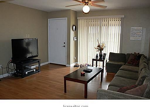 4th image of 904 University Dr #100
