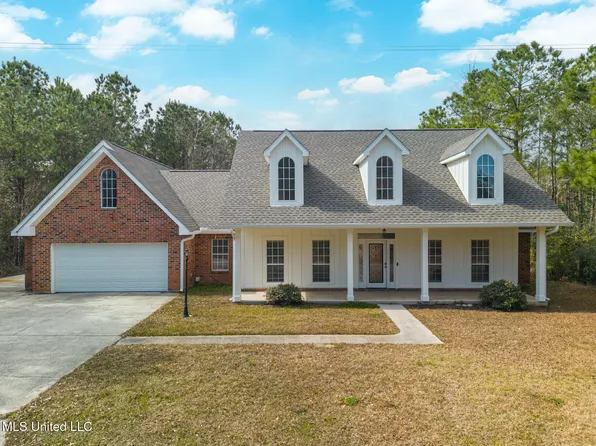 10065 Garfield St, Waveland, MS 39520