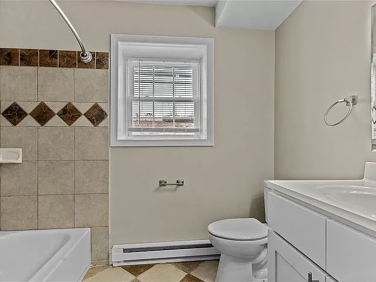 23 Vaughan St #1 — Photo 6