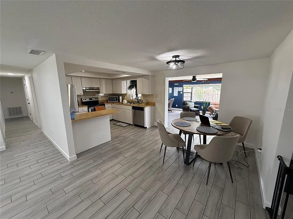 3 bed, 2.0 bath, 1648 sqft, $3,000 — Photo 4