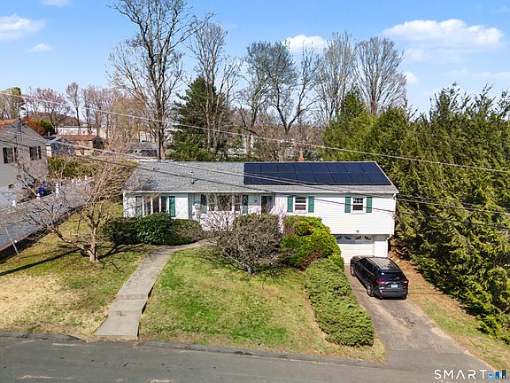 3rd image of 26 Sprucewood Road