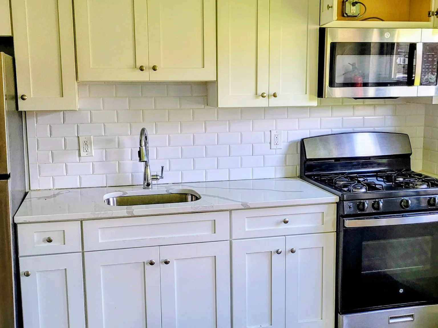 2 bed, 725 sqft, $2,175 — Photo 2