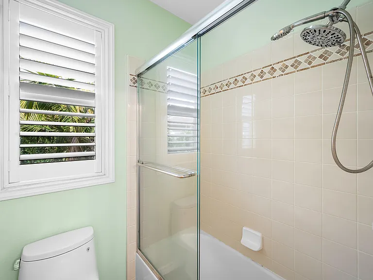 18785 Roxbury Ln — Photo 25