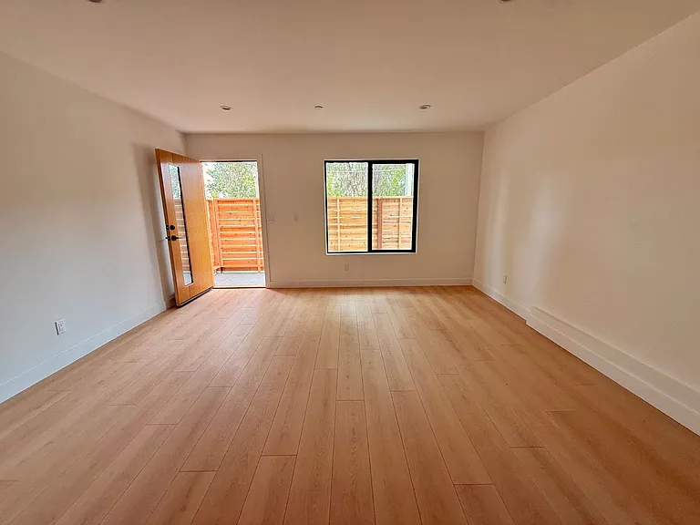 2705 Benedict St — Photo 5