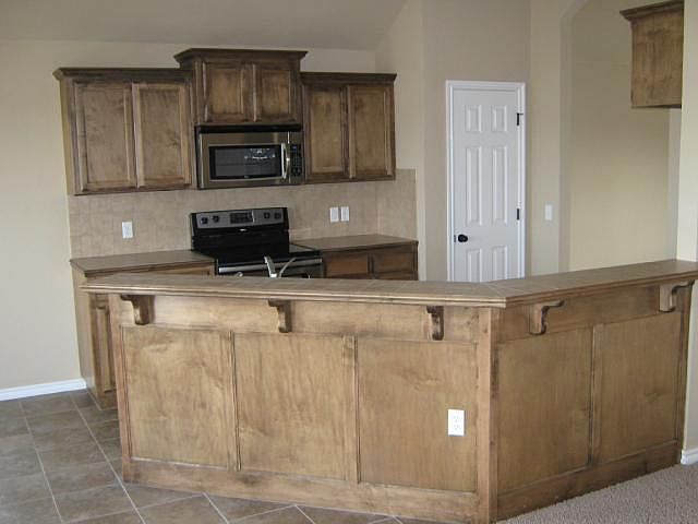 2nd image of 2100 Breakers Ln