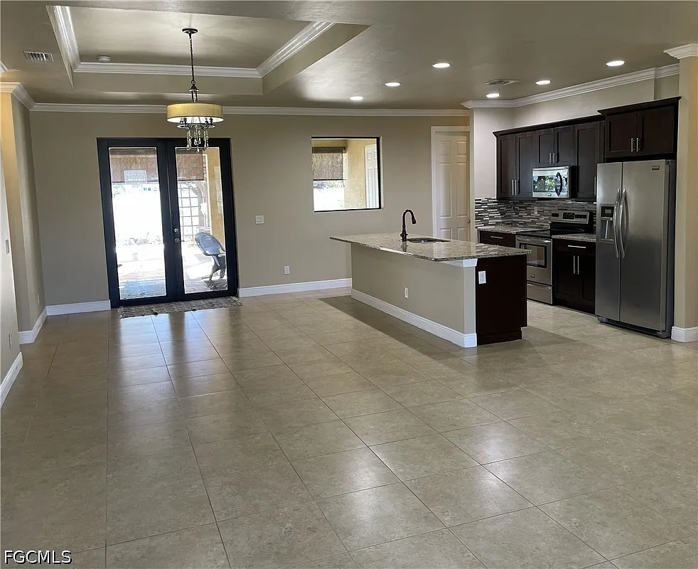 3 bed, 2.0 bath, 1984 sqft, $2,000 — Photo 4