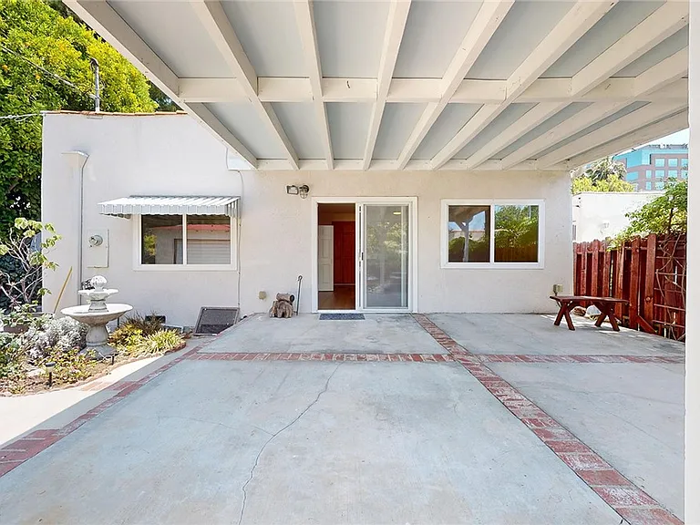 135 N Naomi St — Photo 37