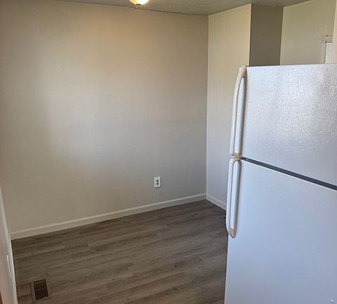 3rd image of 50 W Harry Ave
