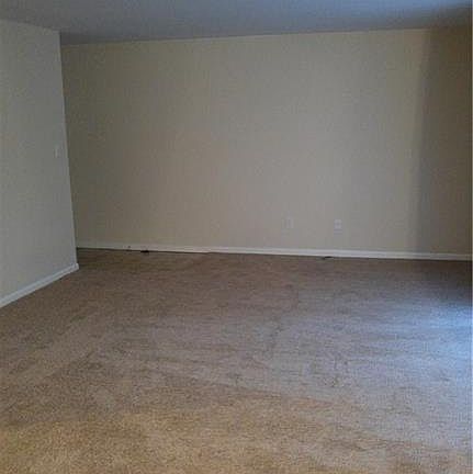 2nd image of 15 Greenwich Dr APT 2