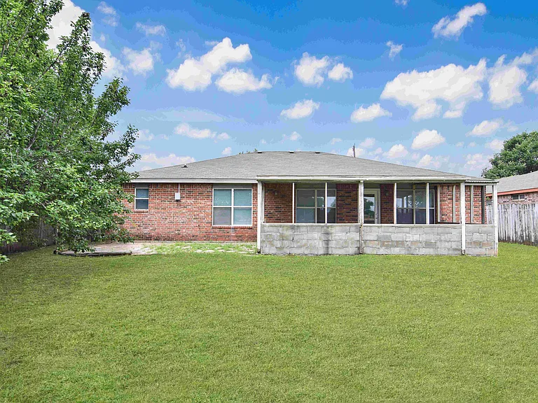 2107 Miller St — Photo 17