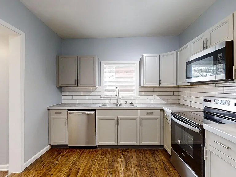 1133 N Keystone Ave — Photo 4