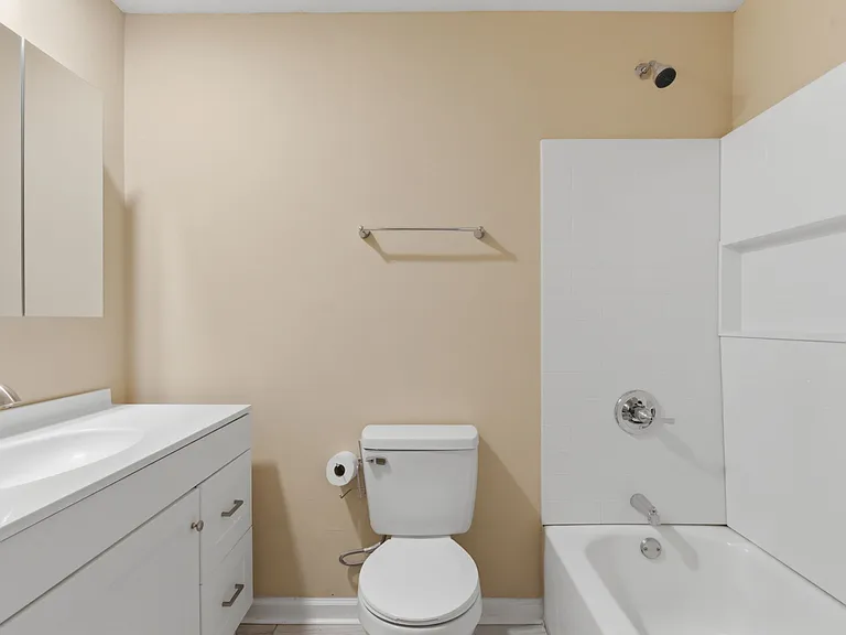 713 Lagoon Dr — Photo 7