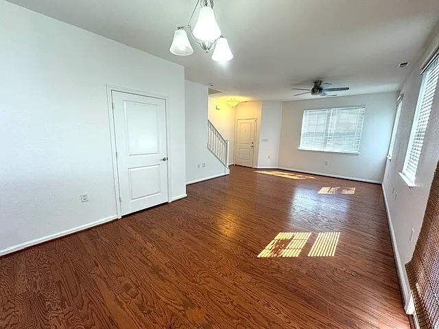 2 bed, 2.5 bath, 1350 sqft, $2,250 — Photo 3