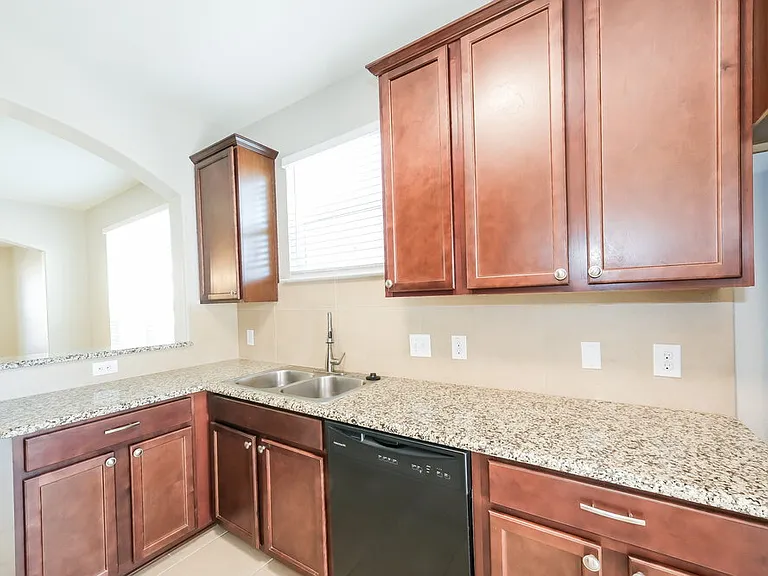 415 N Heatherwilde Blvd — Photo 9
