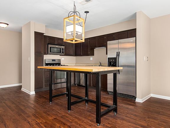 2nd image of 6S080 Park Meadow Dr APT 10H