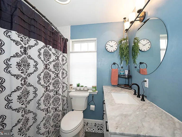 586 Summit St — Photo 19