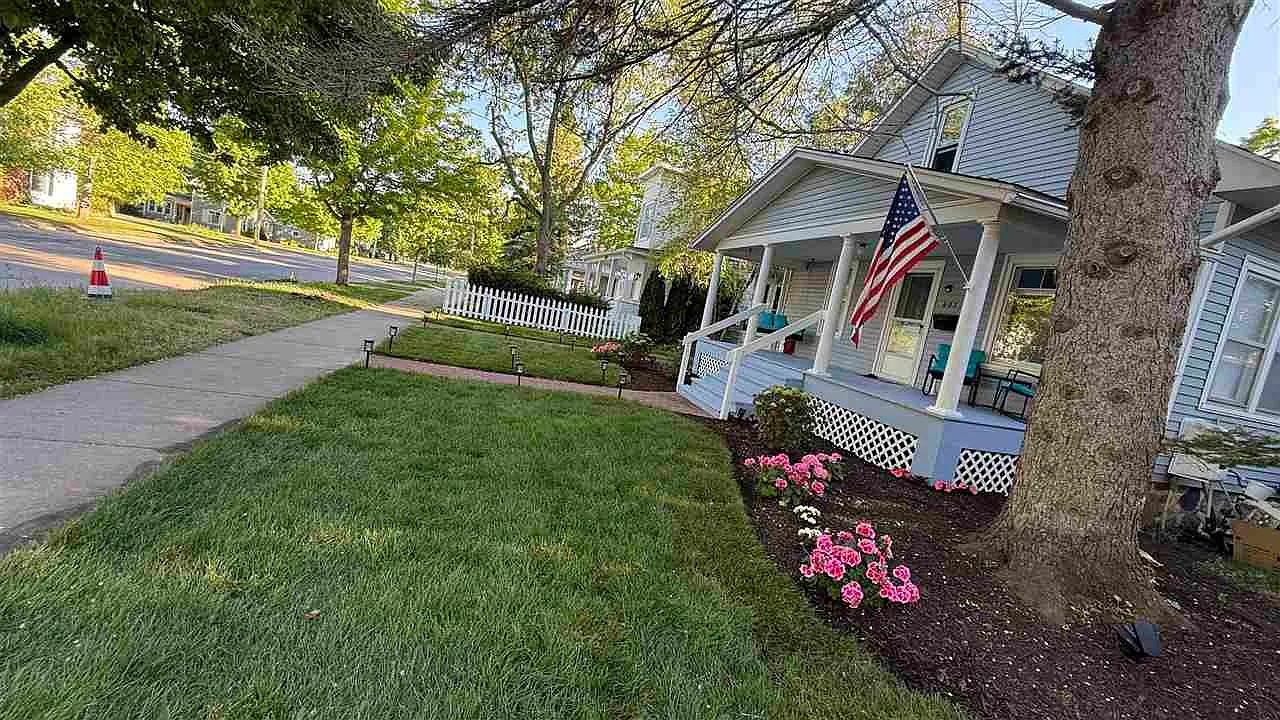 5 bed, 2.5 bath, 1215 sqft, $2,750 — Photo 2