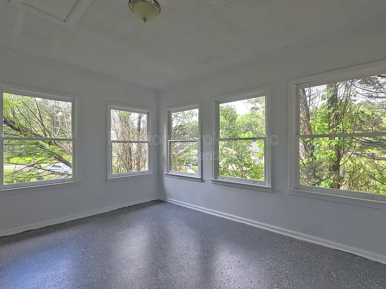212 Clarkdell Dr — Photo 5