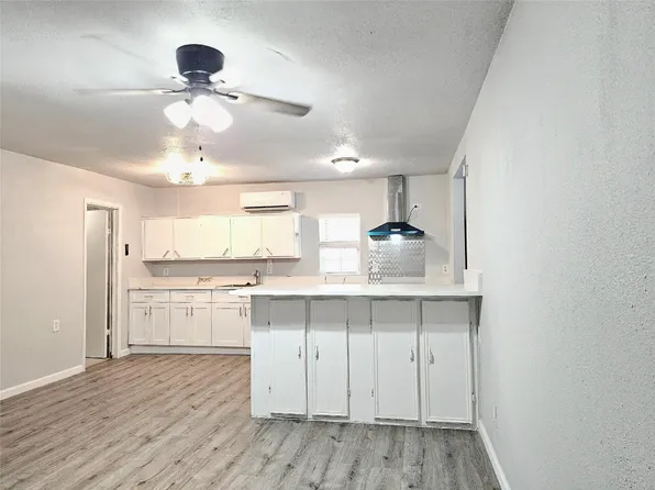 4419 W Bayshore Dr APT 3, Bacliff, TX 77518