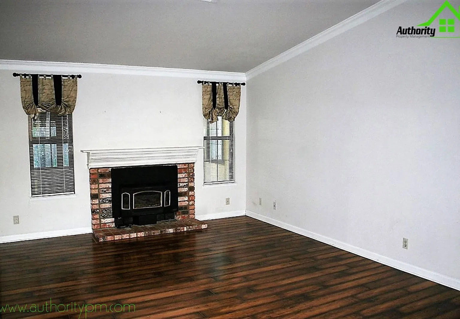 3 bed, 2.0 bath, 1350 sqft, $1,950 — Photo 3