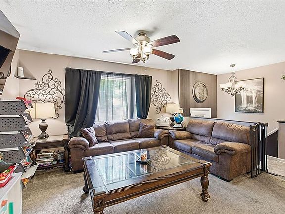 5th image of 326 Gregory Dr