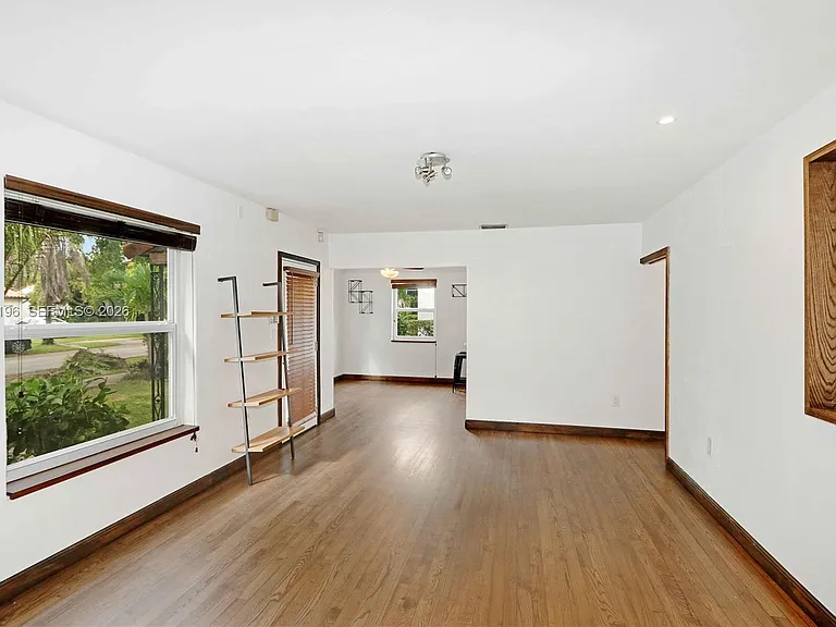 221 Camilo Ave — Photo 2