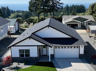 1330 Nautical Heights Dr, Brookings, OR 97415