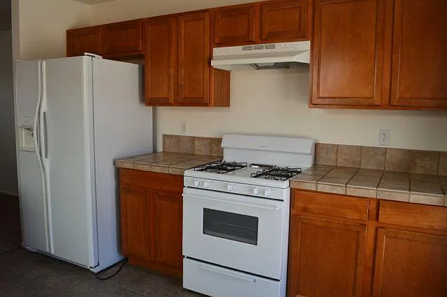 4 bed, $2,100 — Photo 4