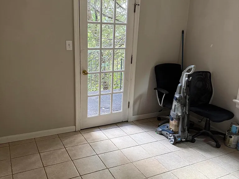 2239 Woodcliff Rd SE — Photo 4