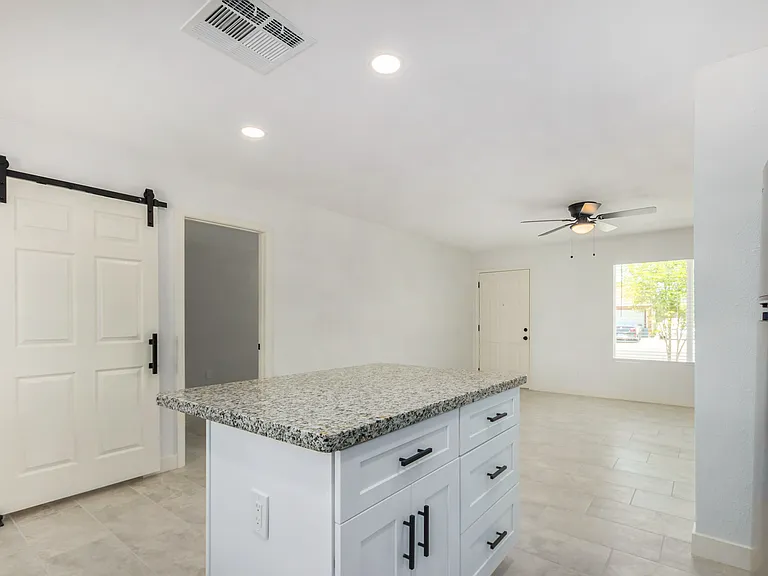 2731 E Michigan Ave — Photo 8