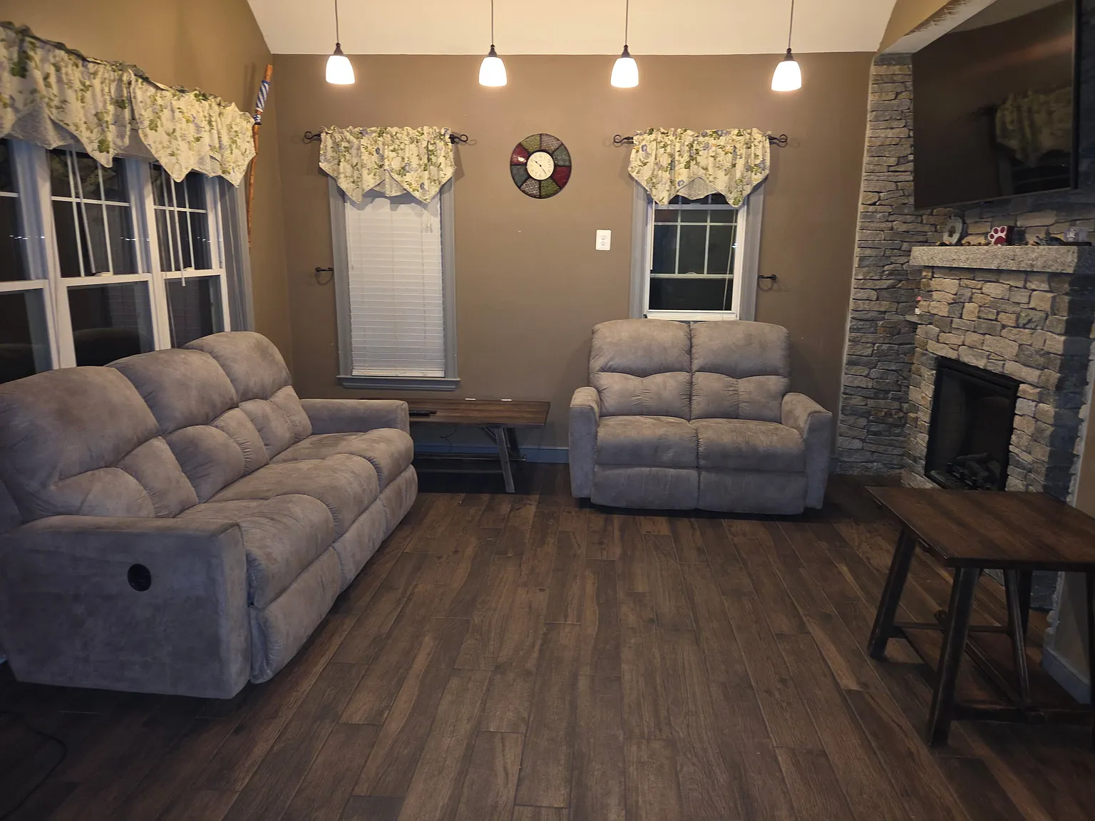 3 bed, 1400 sqft, $2,200 — Photo 3