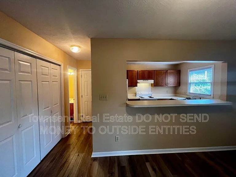 1027-2 Ancestry Dr — Photo 4