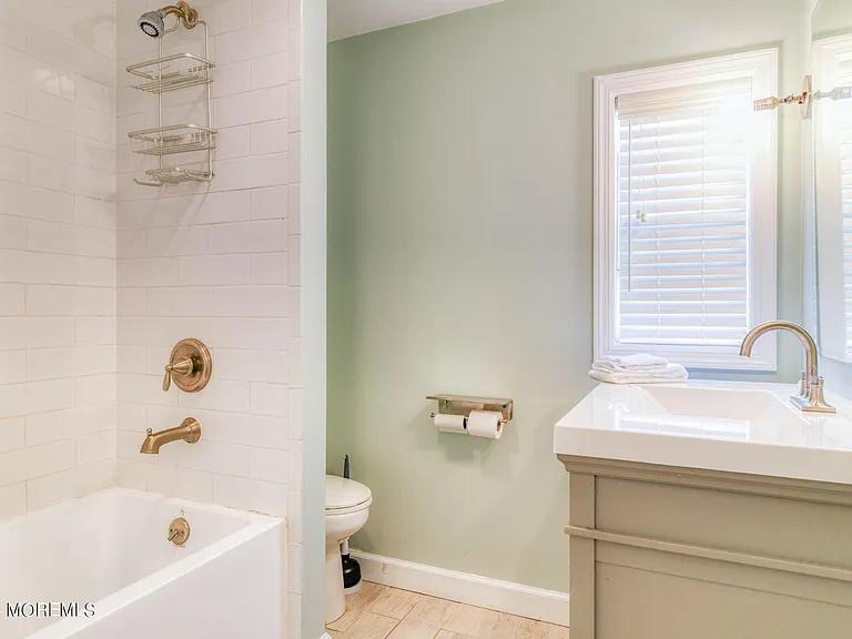 19 Webb Ave #1W — Photo 13