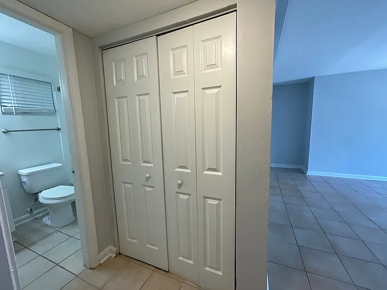 Willow Creek Apartments — Photo 14