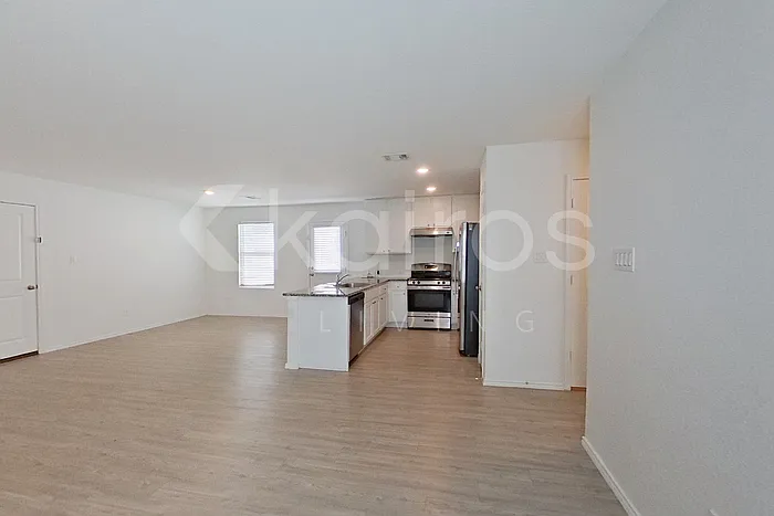 14318 Calaveras Crk — Photo 2