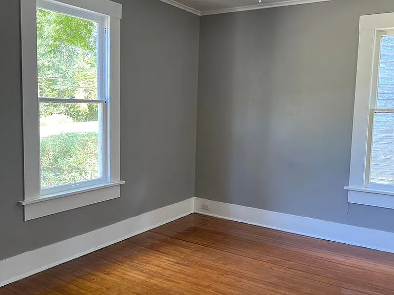1025 Foster St — Photo 8