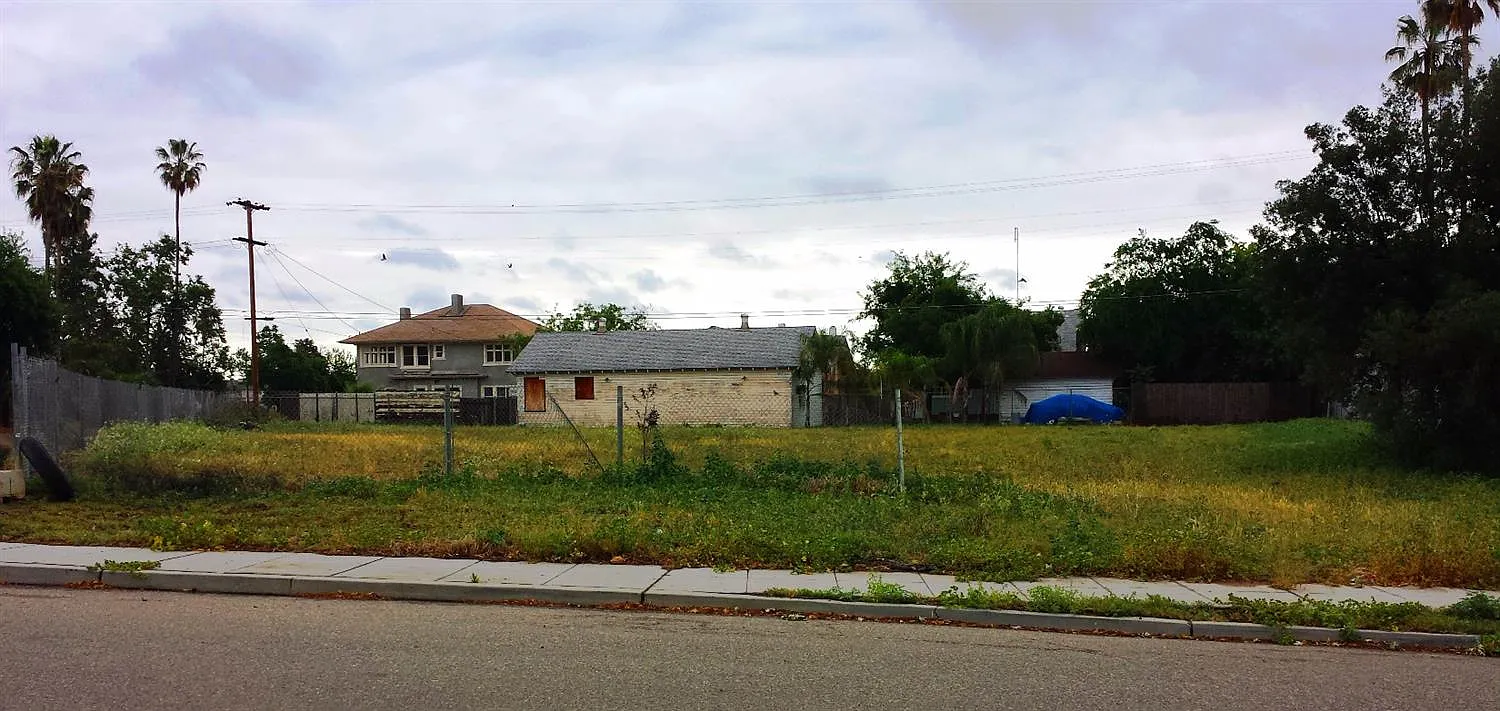 330 N Echo Ave photo 1