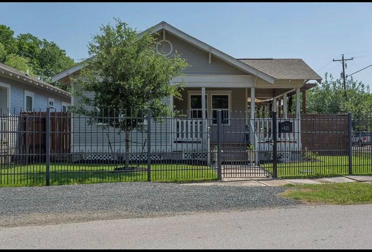 3 bed, 2.0 bath, 1267 sqft, $2,400 — Photo 3