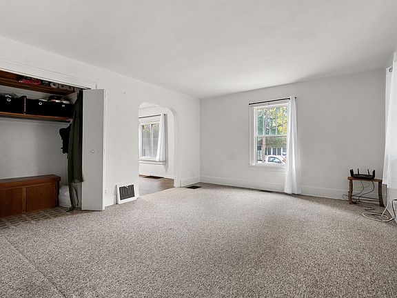 4th image of 570 Harway Ave