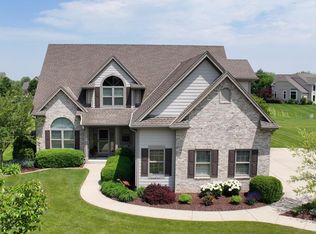 W176N5430 Highridge Dr, Menomonee Falls, WI 53051