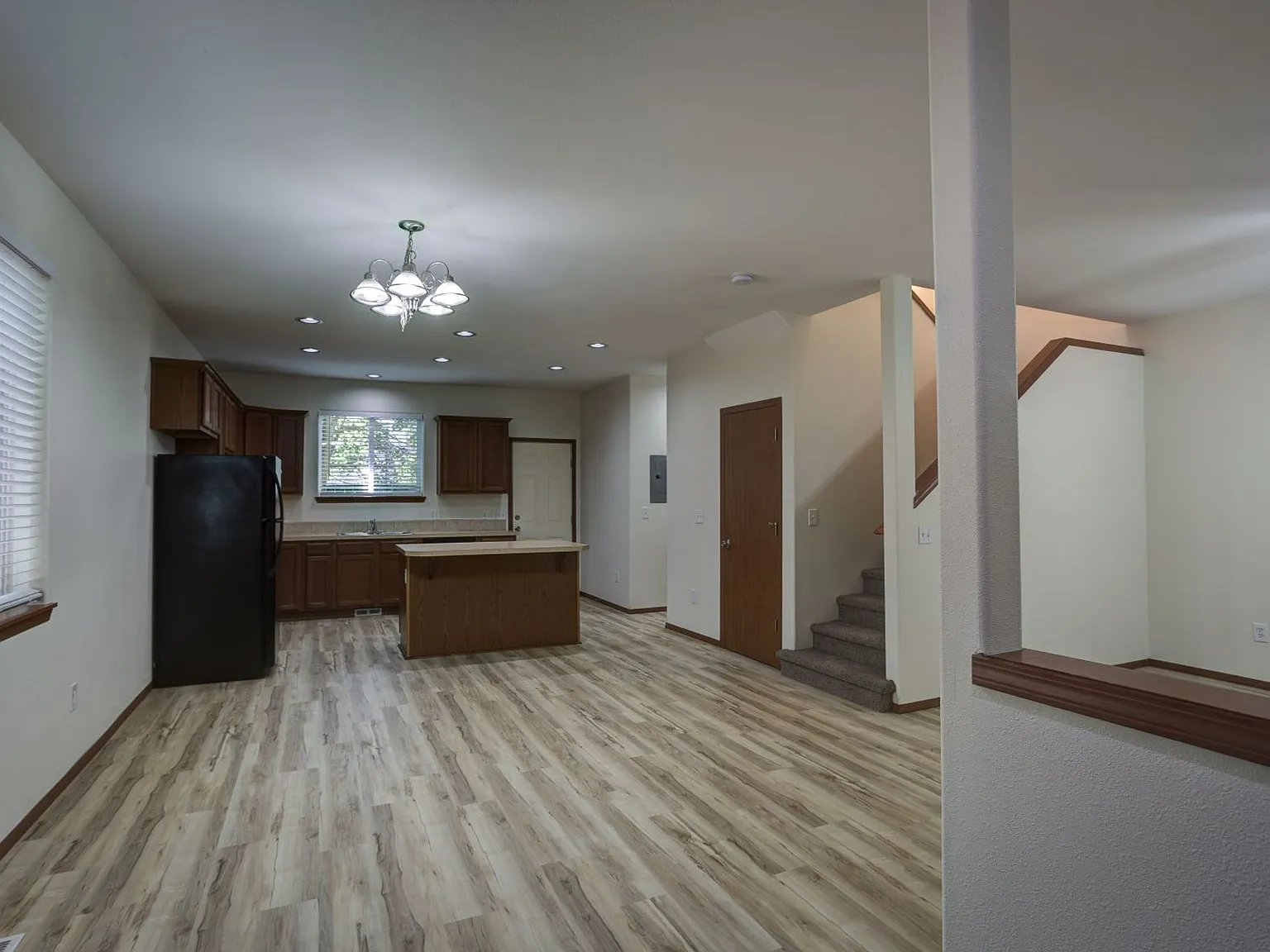 Beautiful 3 Bedroom 2 1/2 Bath, Washer and Dryer In-Unit, Air Conditioning — Photo 4