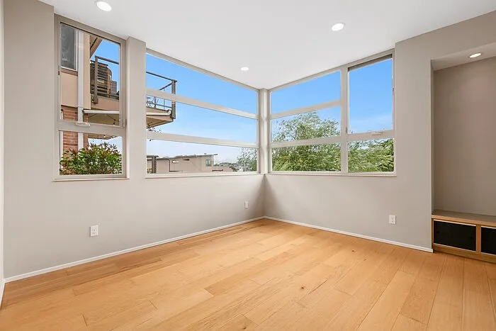 2351 Yale Ave E — Photo 12