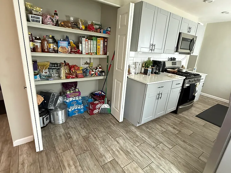 1104 E Hampton St #1 — Photo 9