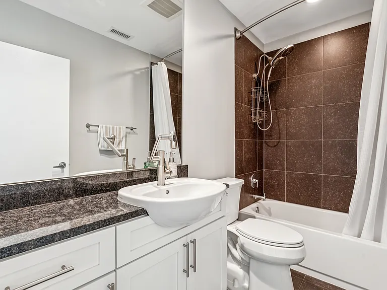333 W Trade St #22 — Photo 18